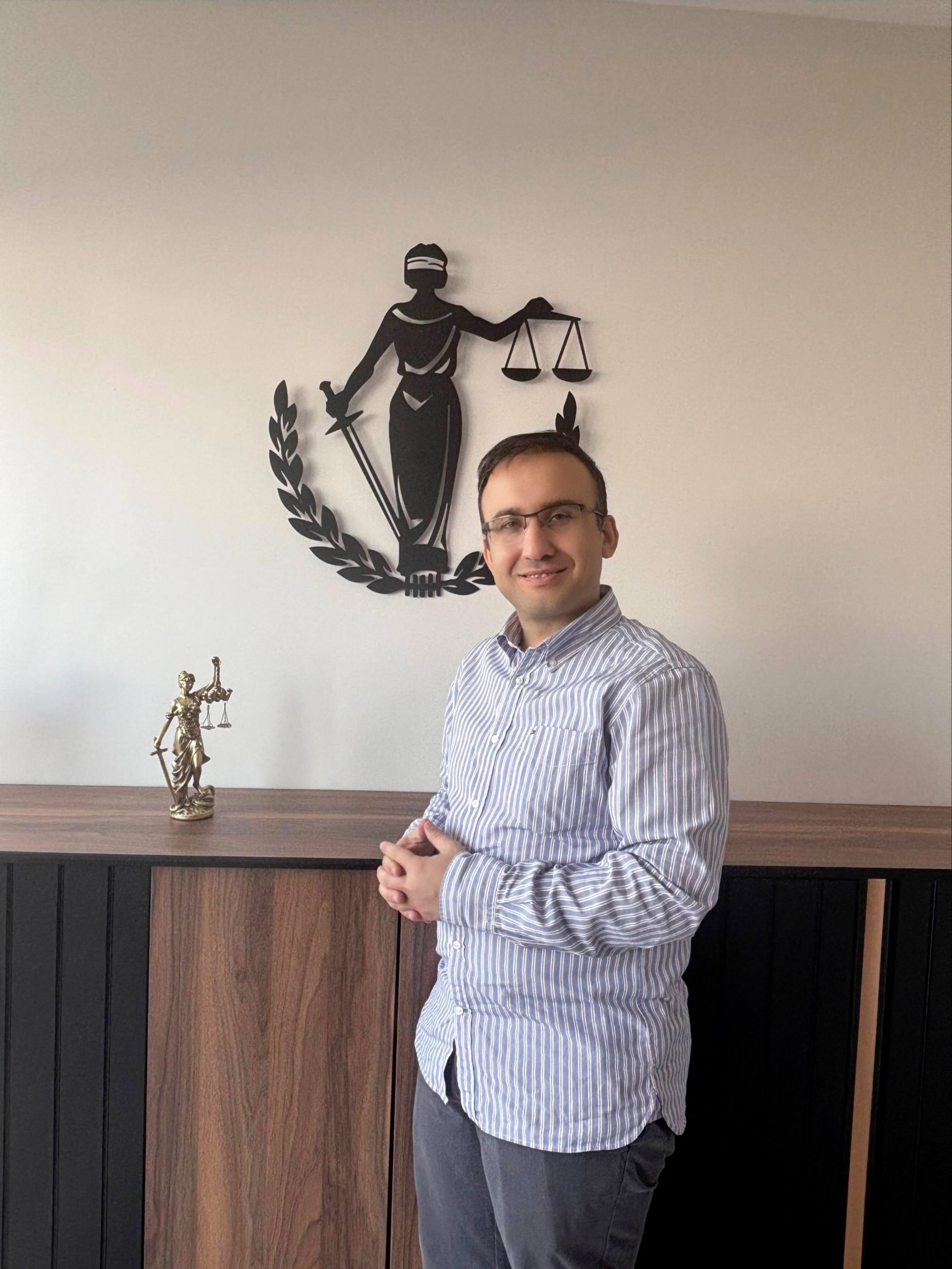 Ekibimiz 2 Ali Kadioglu 01 tinified scaled